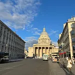 Paris Pantheon Arev Dans Le Quartier De Emily In Paris 75005