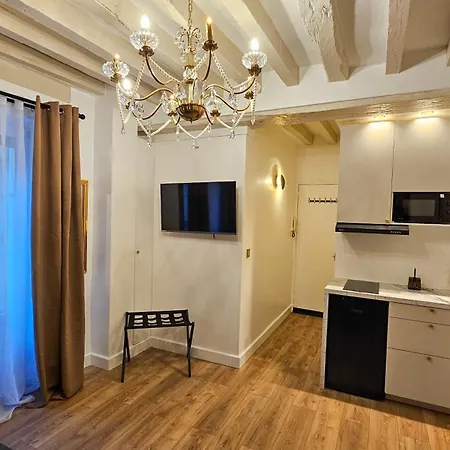 Pantheon Arev Dans Le Quartier De Emily In 75005 Appartamento
