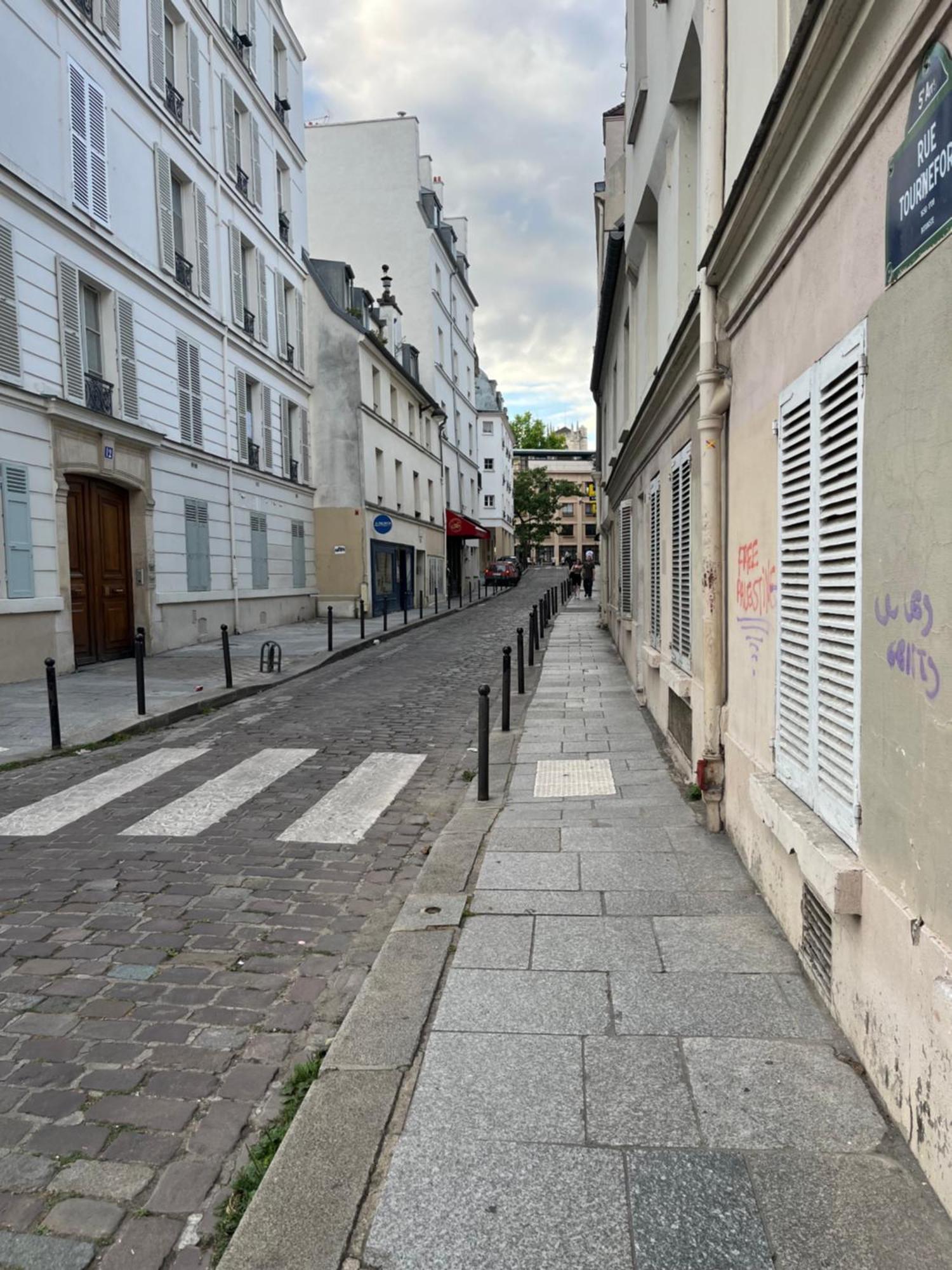 Pantheon Arev Dans Le Quartier De Emily In 75005 Parigi
